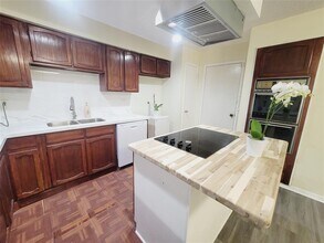 11110 High Star Dr in Houston, TX - Building Photo - Building Photo