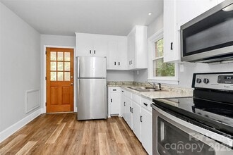 1415 Springwood Ln in Charlotte, NC - Foto de edificio - Building Photo