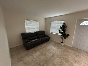 692 73rd Ave N in St. Petersburg, FL - Building Photo - Building Photo