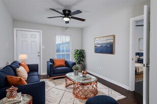 735 W Cavalcade St in Houston, TX - Building Photo