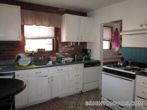 81 Beechcroft St, Unit 1 in Boston, MA - Building Photo - Building Photo