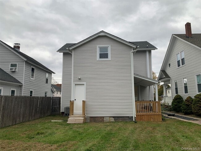 18 Carman St in Patchogue, NY - Building Photo - Building Photo