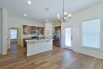 102 Hendrix Rd in Carencro, LA - Foto de edificio - Building Photo