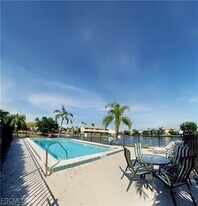 639 SE 13th Ave in Cape Coral, FL - Building Photo