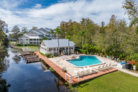 Dolly Bay Condominiums in Palm Harbor, FL - Foto de edificio - Building Photo