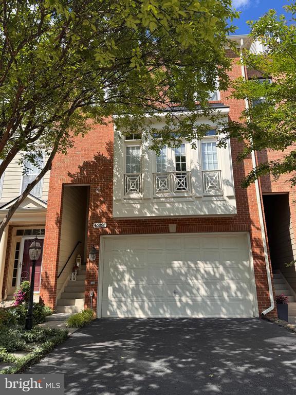 property at 43768 Lees Mill Square