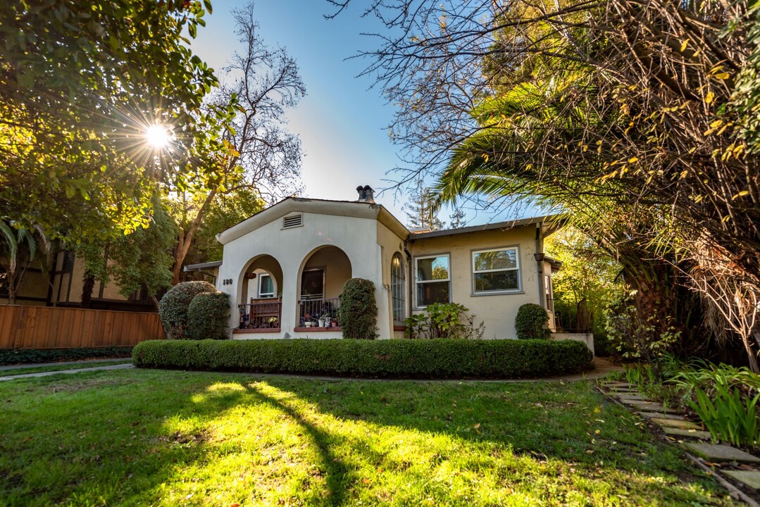 180 Arch St in Redwood City, CA - Building Photo