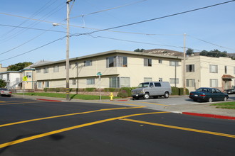 401 Walnut Ave in South San Francisco, CA - Building Photo - Building Photo