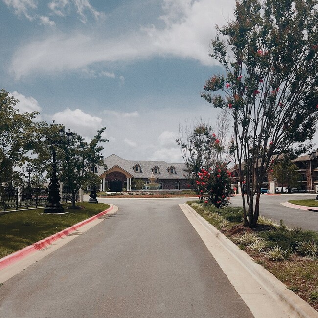 Fountaine Bleau Central Landing Apartments in Conway, AR