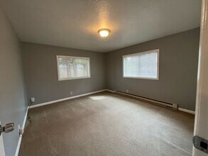 4105 SW 91st Ave in Portland, OR - Building Photo - Building Photo