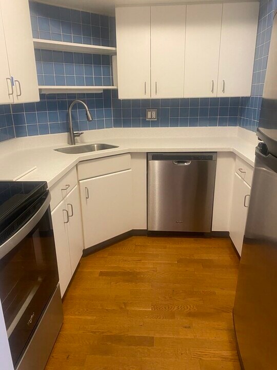 140 Pleasant St, Unit 401## in Brookline, MA - Building Photo