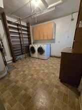 105 W Willman St in Hiawatha, IA - Building Photo - Building Photo