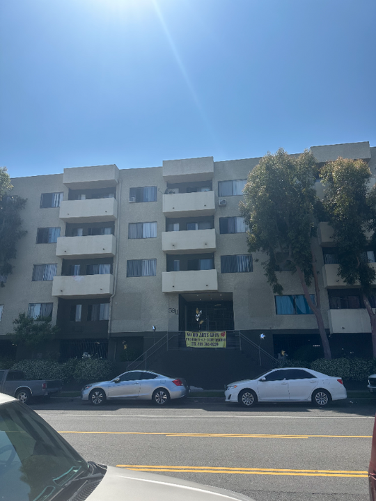 5811 Tujunga Ave in Los Angeles, CA - Building Photo