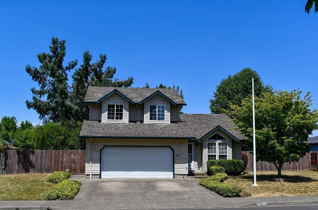 547 NE 27th St in McMinnville, OR - Foto de edificio - Building Photo