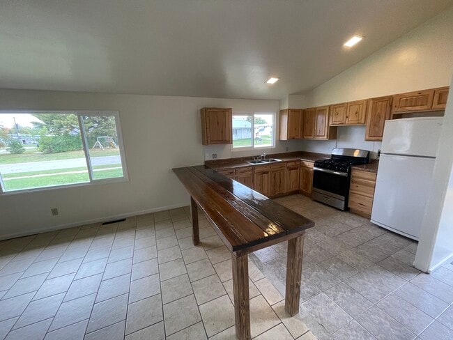 property at 92 Kincheloe Dr