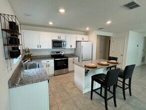 7319 34th Ct E in Sarasota, FL - Building Photo - Building Photo