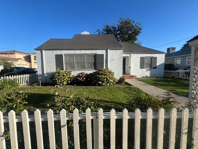 property at 400 W 10th St