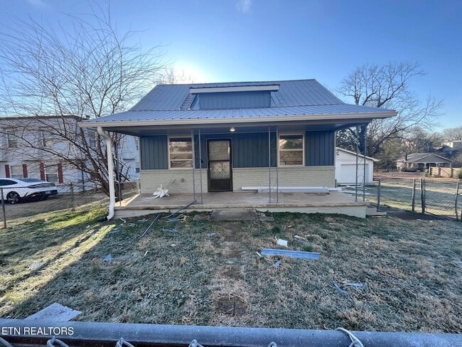 property at 614 Midlake Dr NE