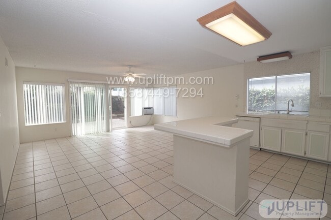 8679 Ara Pl in San Diego, CA - Building Photo - Building Photo