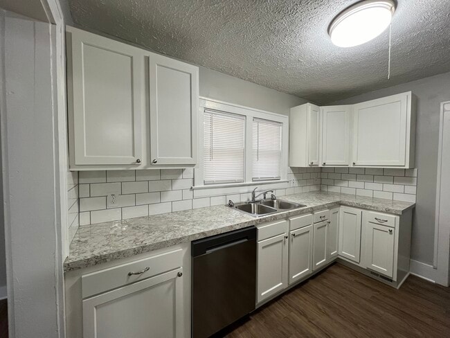 947 Oakcrest St SW in Wyoming, MI - Foto de edificio - Building Photo