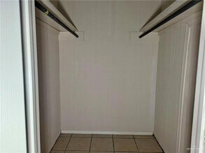 1811 Perkins Ave, Unit 1 in Mission, TX - Foto de edificio - Building Photo