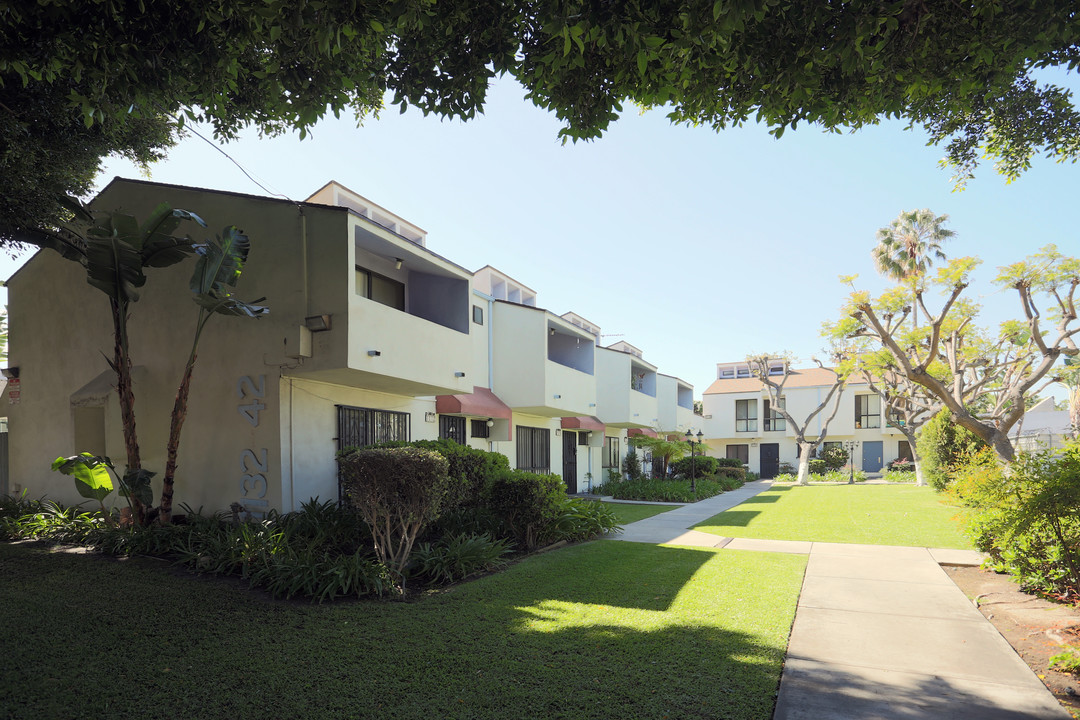 1132 W 18th St in Los Angeles, CA - Building Photo