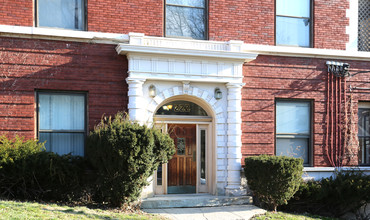 222 McCormick Pl in Cincinnati, OH - Foto de edificio - Building Photo
