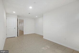 330 N Preston St-Unit -LOWER UNIT in Philadelphia, PA - Building Photo - Building Photo