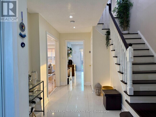 15 Inverhuron Trail in Oakville, ON - Building Photo - Building Photo