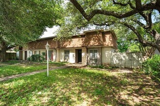 10407 Pagewood Dr in Dallas, TX - Building Photo - Building Photo