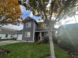 1241 Masters Ave in Creswell, OR - Building Photo