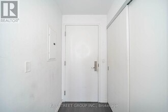 75-2275 St Nicholas St in Toronto, ON - Building Photo - Building Photo