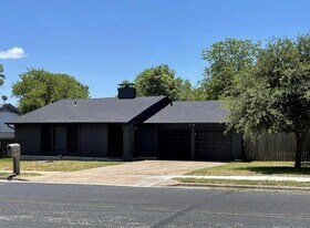 909 Cripple Creek Dr in Austin, TX - Building Photo