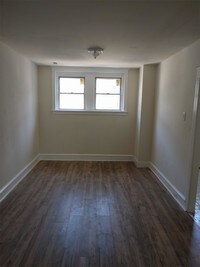 1717 Bridge St photo'