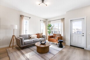 8051 Orchards Green SW in Edmonton, AB - Building Photo