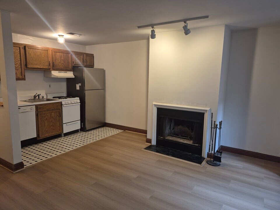 645 Acker Pl NE, Unit Acker Bsmt Apt in Washington, DC - Foto de edificio