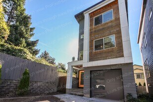 2968 SE 92nd Ave in Portland, OR - Building Photo