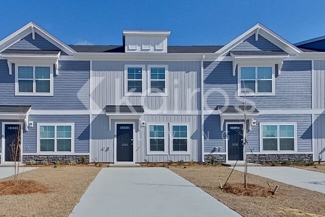 property at 2225 Banyon Cir