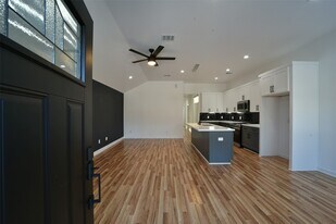 5714 Beldart St in Houston, TX - Building Photo