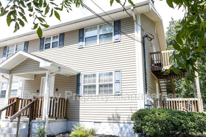 402 Hall St in La Fayette, GA - Building Photo