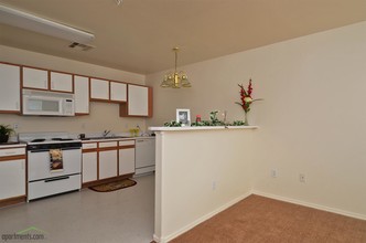 Whispering Palms Apartments in North Las Vegas, NV - Building Photo - Building Photo