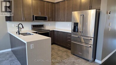 72 Hurst Dr in Ajax, ON - Building Photo - Building Photo