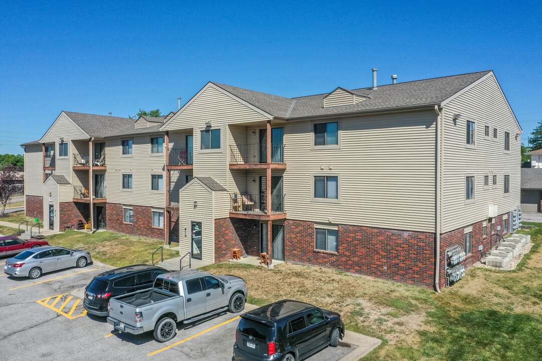 Southwinds Apartments in Bellevue, NE - Building Photo