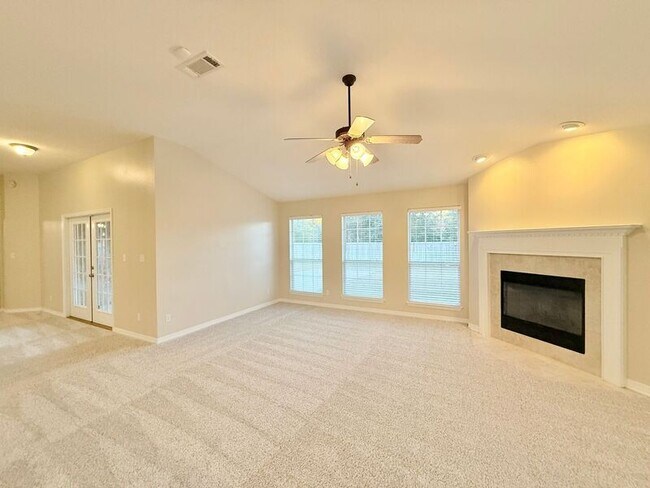 5659 Tiger Woods Dr in Milton, FL - Building Photo - Building Photo