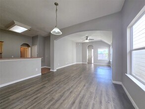 811 Forest Hillside Ln in Houston, TX - Building Photo - Building Photo