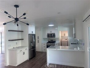 22315 Kittridge St in Los Angeles, CA - Building Photo - Building Photo