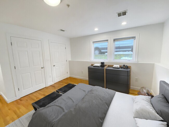 14 Pond St, Unit 2 in Boston, MA - Building Photo - Building Photo
