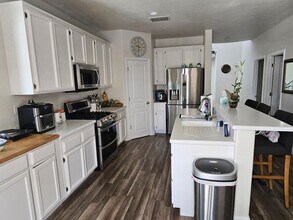 3754 Saintsbury Dr in Sacramento, CA - Building Photo - Building Photo