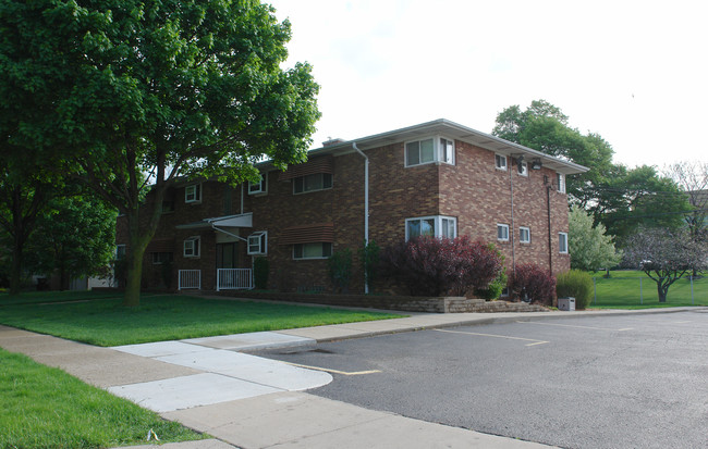 926 N Foster Ave in Lansing, MI - Foto de edificio - Building Photo