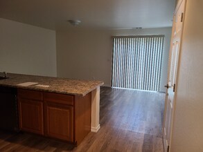 310 SE L St in Grants Pass, OR - Foto de edificio - Building Photo